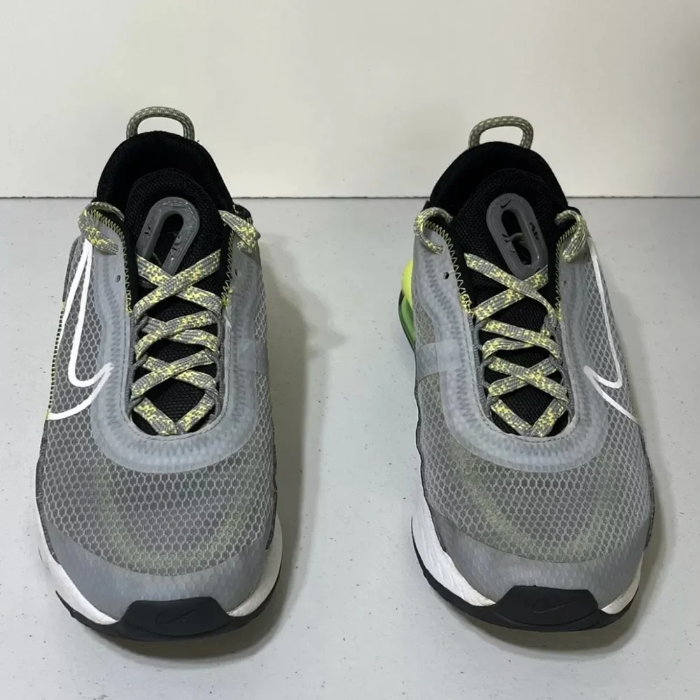 Nike Air Max 2090 Special Edition Glow In the Dark Galaxy Youth‎ Size 7Y